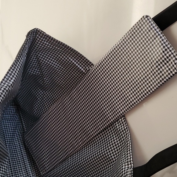 5/$20 Black Lancome Tote Bag - Picture 5 of 11